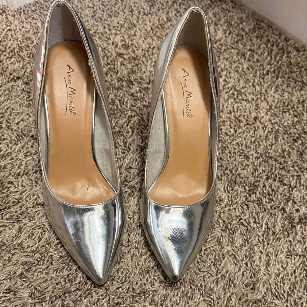Anne Michelle Metallic Silver Pointed-Toe Pumps